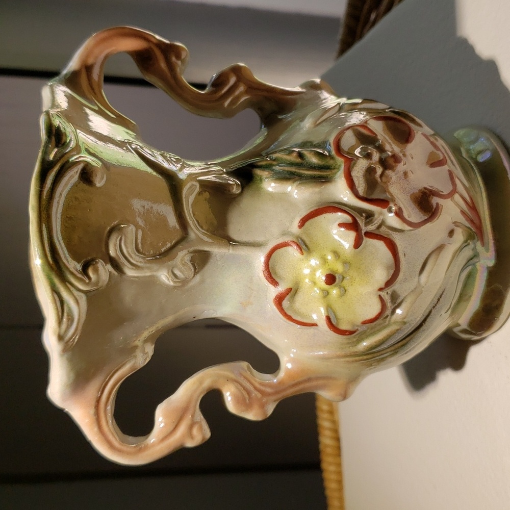 Vtg Brazilian lusterware vase 5in